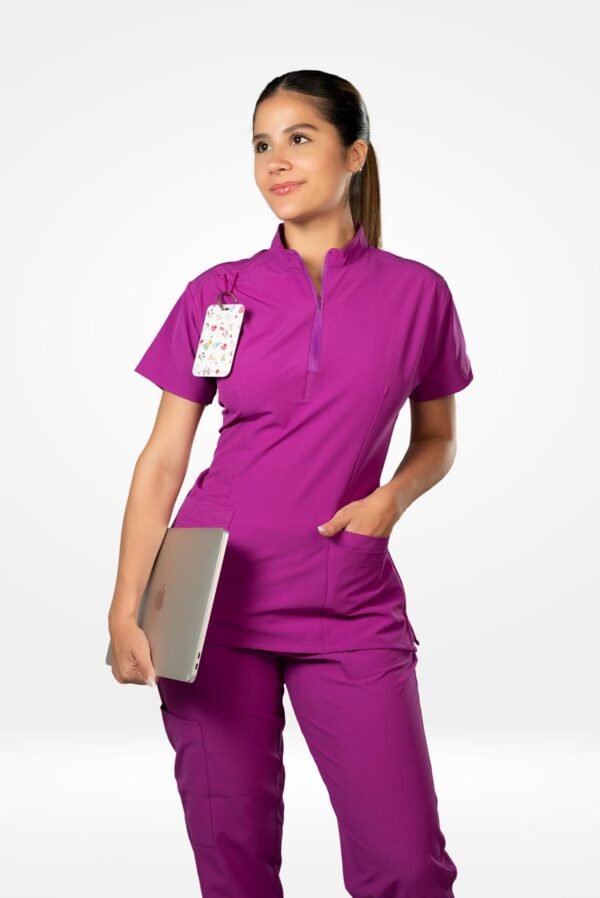 Top Clínico con Semi Cierre / Pantalón Deportivo de Uniforme Médico Scrub