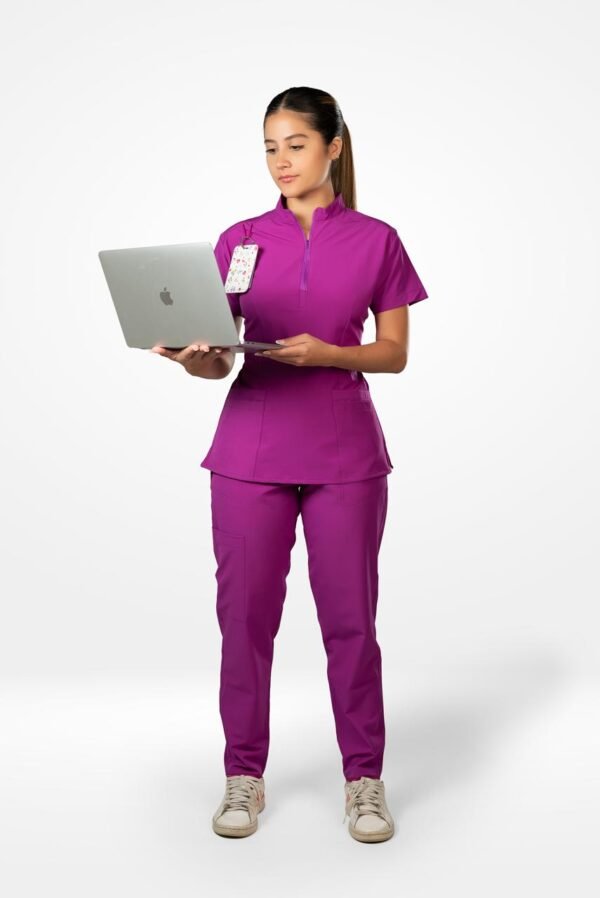Top Clínico con Semi Cierre / Pantalón Deportivo de Uniforme Médico Scrub - Image 3